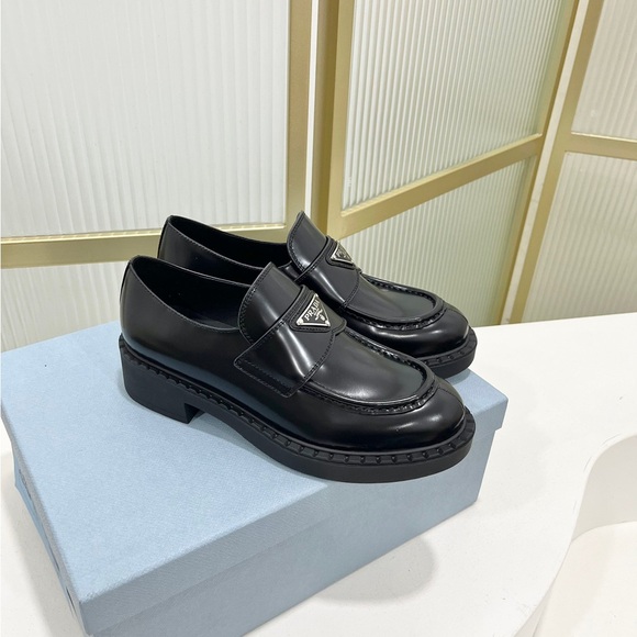 Prada black women's loafers - Picture 3 of 8